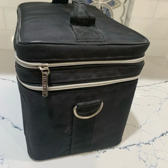 Make-up case. Black. Fabric exterior with solid insert. - Picture 10 of 11